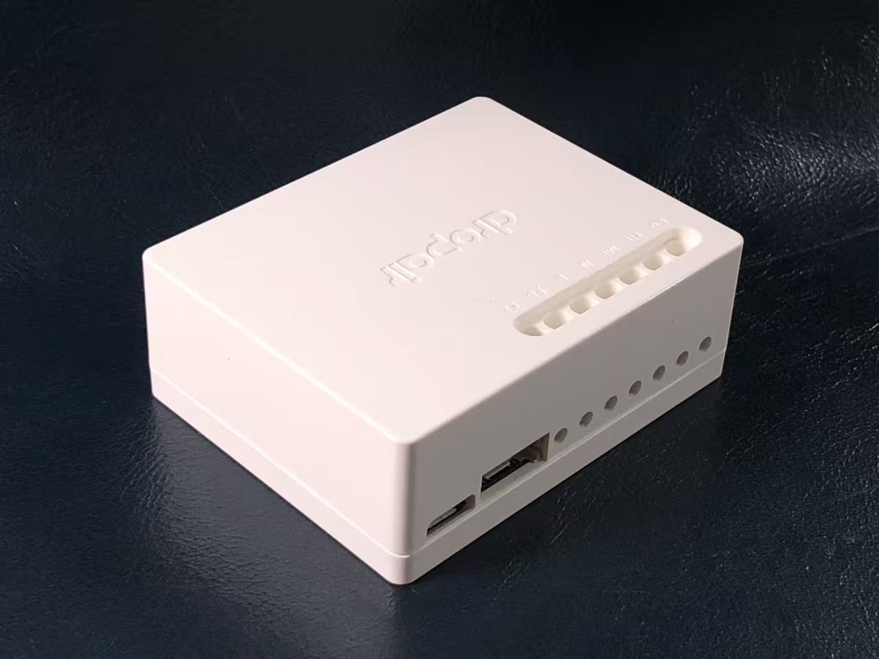 Pro6 系列外壳斜角照片，各型号接口可能不同