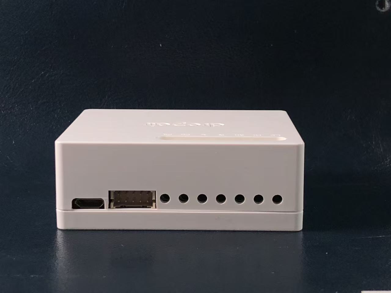 Pro6 系列外壳接口侧照片，各型号接口可能不同